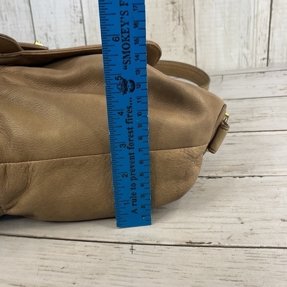 B Makowsky Taupe Leather Slouchy Hobo Satchel Shoulder Bag w/Large Buckle Accent - Picture 9 of 15